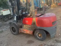 三顿台励福叉车