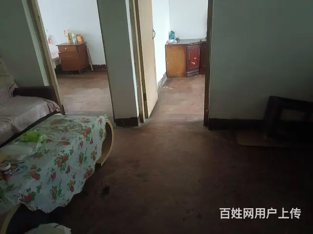 四完小北惠德酒店旁六楼两室一厅有暖气能过户 - 图片 1