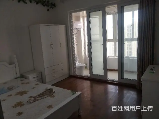 白金汉爵大酒店旁单间出租 - 图片 1