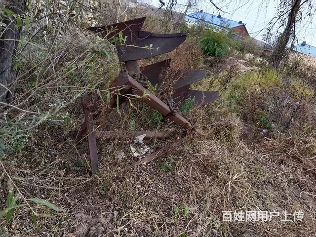 翻地四铧犁 - 图片 1
