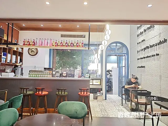 （达州铺源网）大竹煌歌广场52㎡奶茶店转让（带夹层） - 图片 5