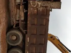 工地干活车