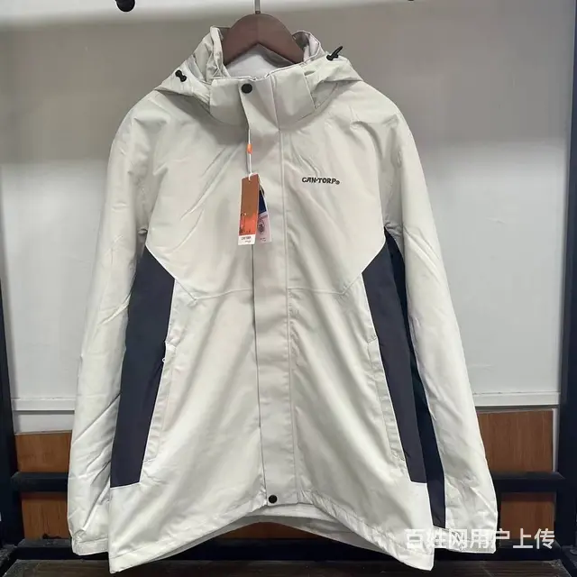 江枫服饰提供品牌男装骆驼冲锋衣尾货批发 - 图片 1