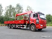 解放J6后八轮260马力三一金牌12吨随车吊 货箱8.5米长