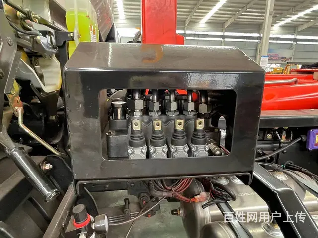 大运蓝牌钩臂垃圾车3550轴距 车厢可做7-10方 - 图片 3