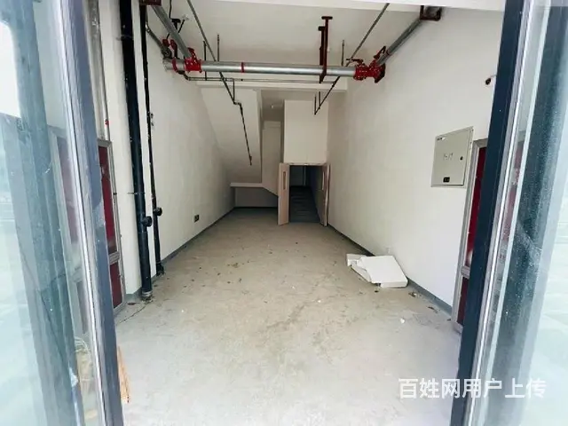 挑高六米，小区主门口五折出售 原价3.3万现价1.5万每平 - 图片 2