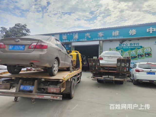 黟县拖车送油更换轮胎脱困的图片