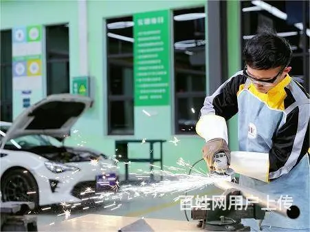 学太阳膜技术来乌鲁木齐市万通技工学校 - 图片