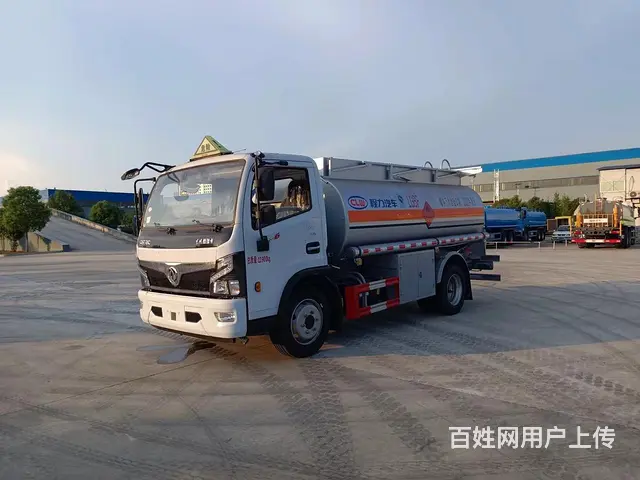 东风福瑞卡9.9方油罐车8吨加油车 - 图片 1