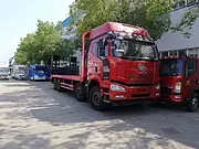 35-40吨解放前四后八平板车厂家现车成本价大促销