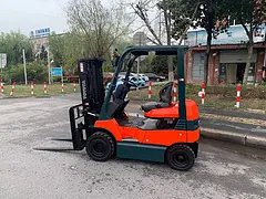 二手电动叉车丰田1.5吨二手叉车低价处理