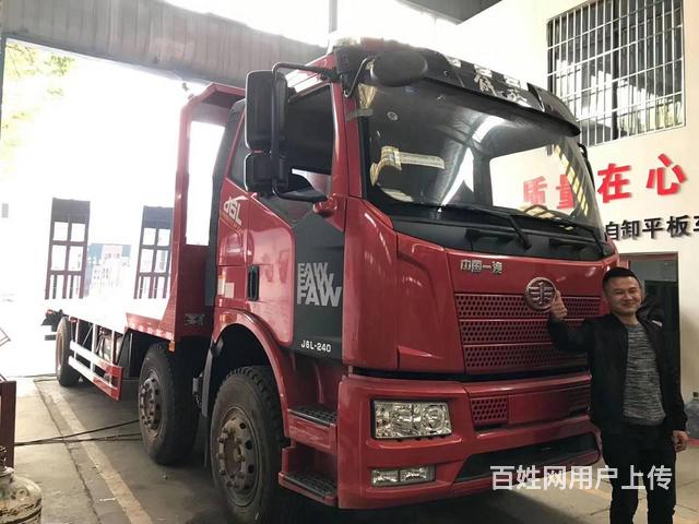 陕西哪里买解放前四后四平板车25吨挖机小三轴拖车的图片