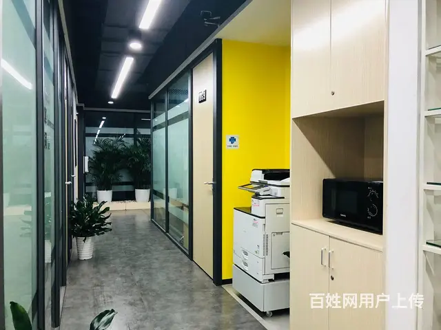 市中地铁口15人靠窗带老板间办公室，人均300加免水电物业 - 图片 8