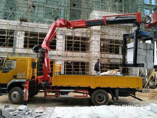 单桥折臂夹砖随车吊福曼折臂8吨随车吊多功能吊机 - 图片 6