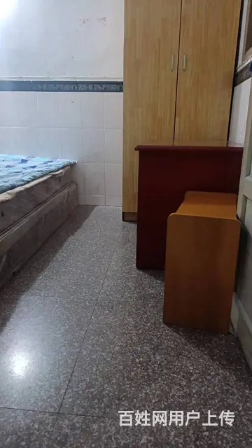 泉秀路新车站后面1房公用卫生间 出租 300元 - 图片