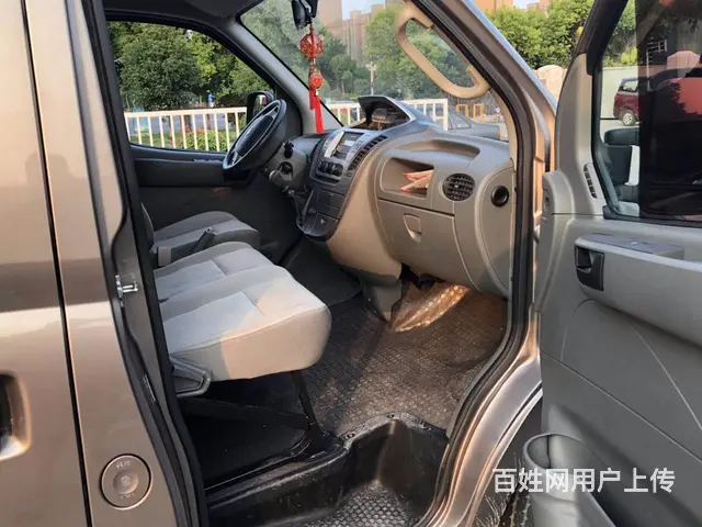 上汽大通V80长轴7坐车况精品包过户支持分期 - 图片 5