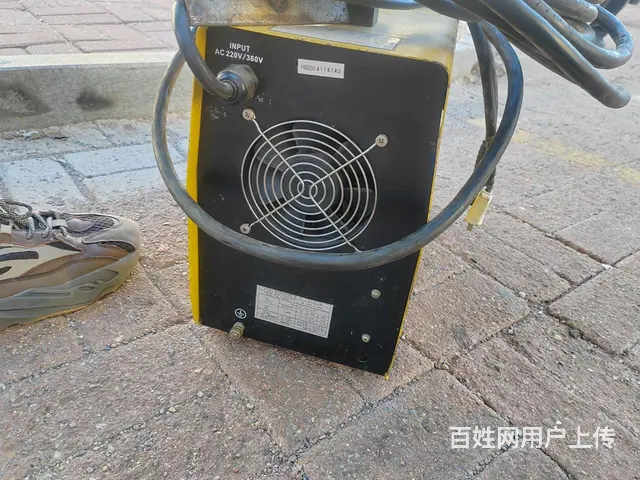 卖电焊机9成新 - 图片 1