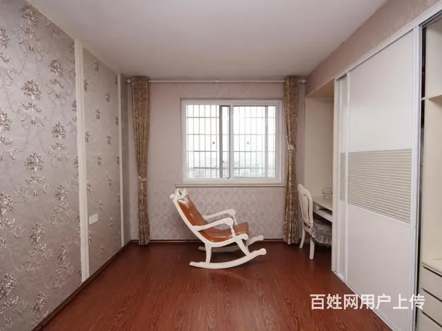 此房有两层半，有露台有阳光房。上下两层拎包入住 - 图片 9