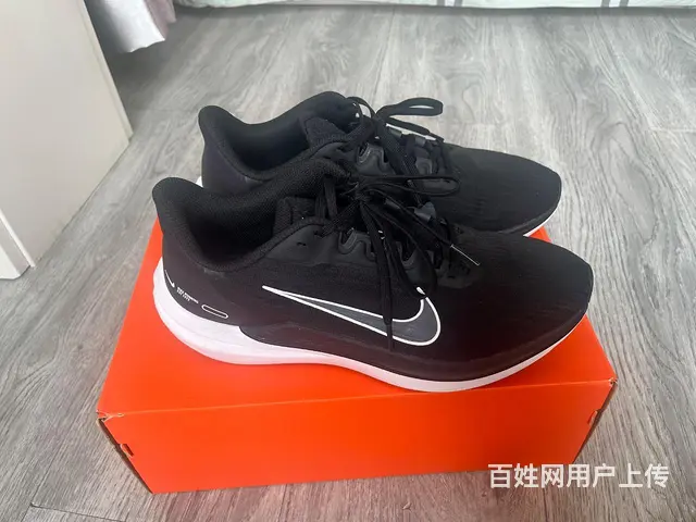 正品耐克41.42大世界专卖店买的 - 图片 1