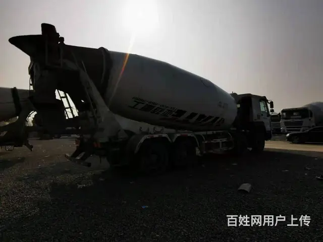 急售17年二手豪沃搅拌车 380马力 大20方 - 图片 7