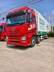 新到2台三桥9.6米解放JH6冷藏车
