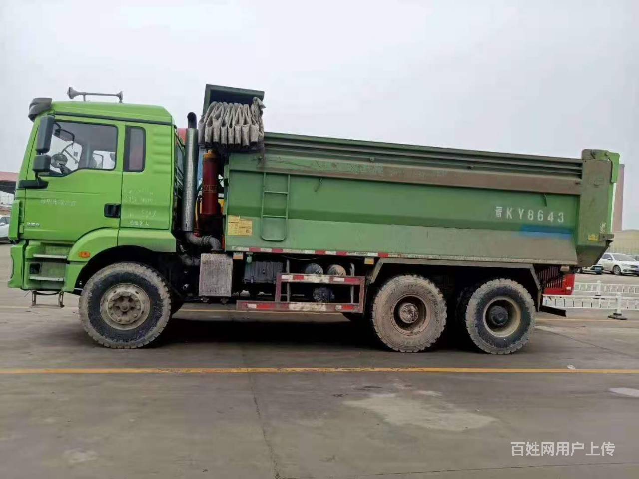 二手豪沃渣土车 380马力5.8米大箱后八轮国五