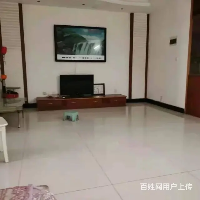 广场旁，4房2厅2卫，楼层4楼 - 图片 8