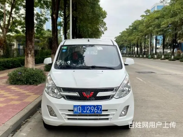 精品五菱荣光V七座版 - 图片 1