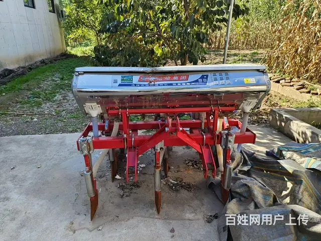 只用一年农哈哈玉米播种机 - 图片 1