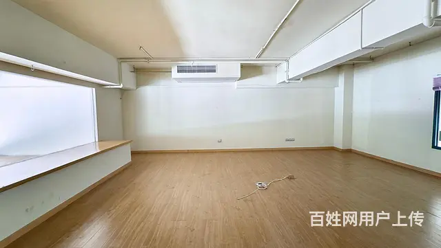 实拍 物联网街 沿街一楼 LOFT服装 婚纱展厅	带水吧台 - 图片 9