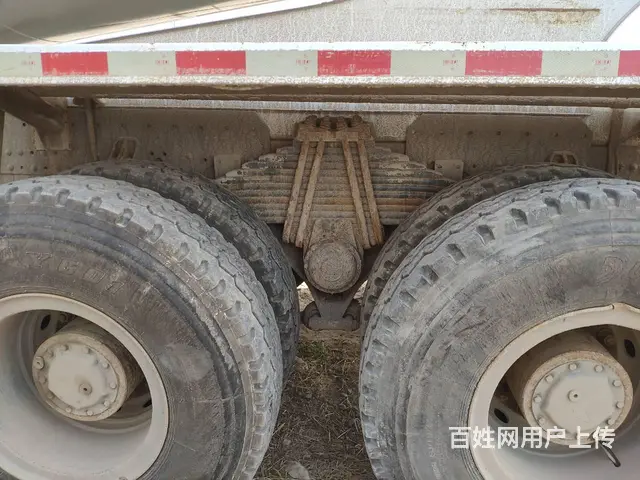 低价出售二手豪沃搅拌车 大20方 国五 前四后八 - 图片 7