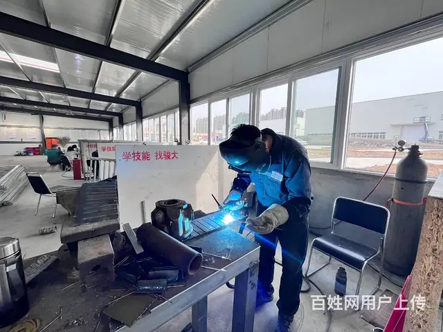 电焊工培训学校挖掘机技校装载机铲车培训叉车培训学校 - 图片 1