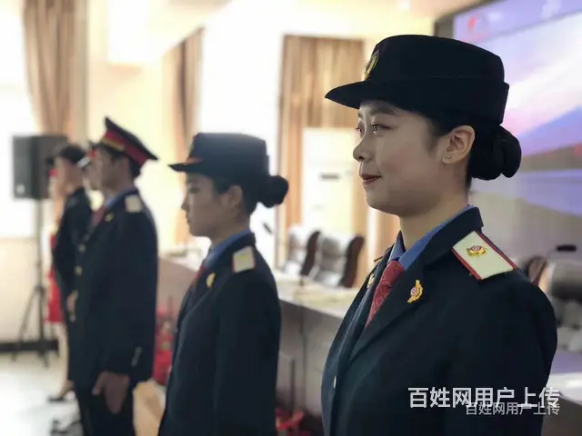 海北虎年G聘五险一金高铁乘务员 - 图片 1