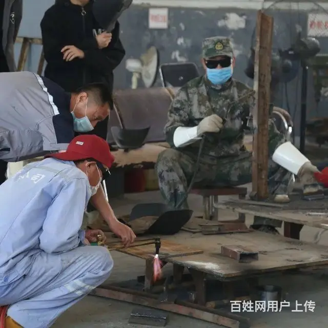 威海电焊工培训学校电工培训叉车培训铲车培训学挖掘机 - 图片 1