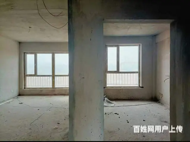 峰慧佳苑国王花园对过4楼顶87平38万 - 图片 1