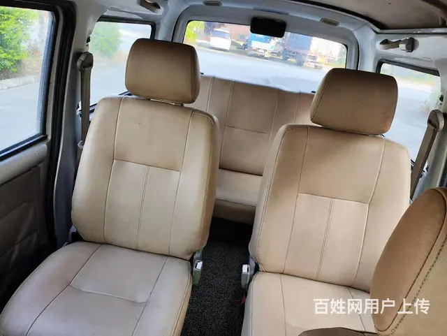 五菱荣光面包车7座 - 图片 8