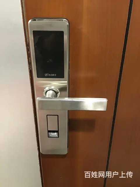 金重华庭小车开汽车锁 - 图片