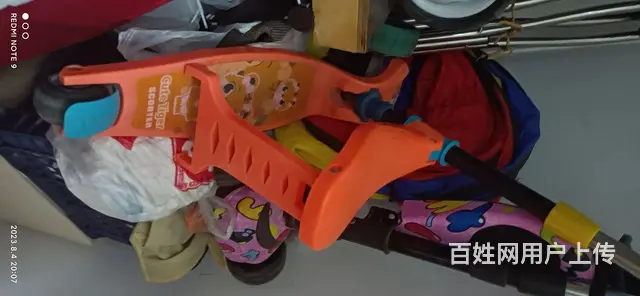 买多了的幼儿滑板车 - 图片