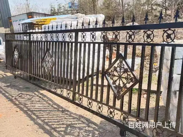 高区专业电动堆拉门，平移门，卷帘门，伸缩门，车库门 - 图片 1