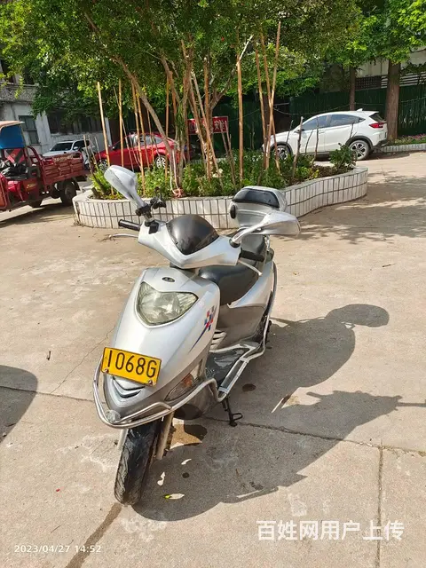 豪爵银色摩托车 - 图片 1