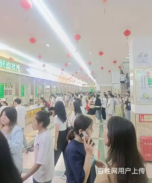 C11061位于昌吉大学内经营中火锅店转让 - 图片 1