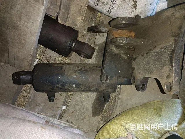 东方红液压油缸 - 图片