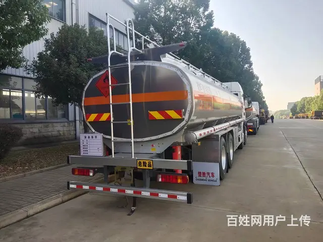 重汽豪沃20吨铝合金油罐车 厂家直销 直击底价 - 图片 6
