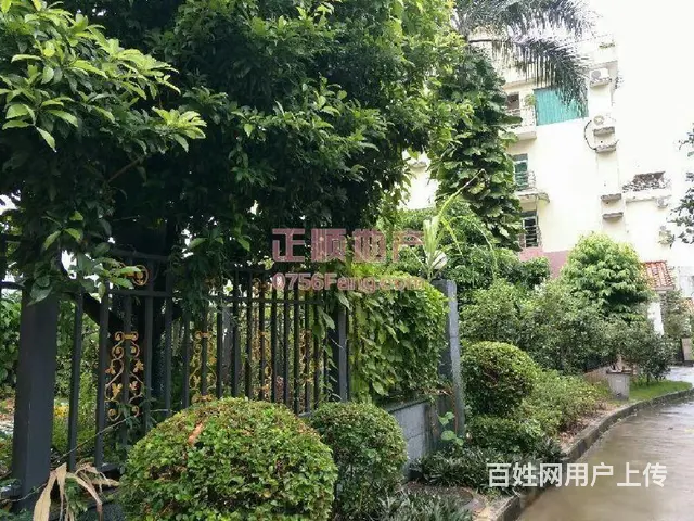 高档别墅区，小区环境一流，生活便利。带车库一起出售。 - 图片 4