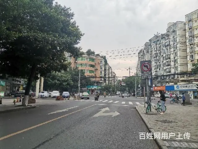 临街商铺出租人流量大
双街面临街商铺出租、人流量大 - 图片 1