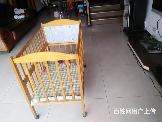 自贡二手婴儿床，居家实木可移动婴儿床 - 图片 3