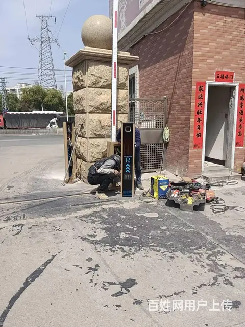 泉州停车场道闸安装维修/车牌识别系统道闸升降杆更换 - 图片 1