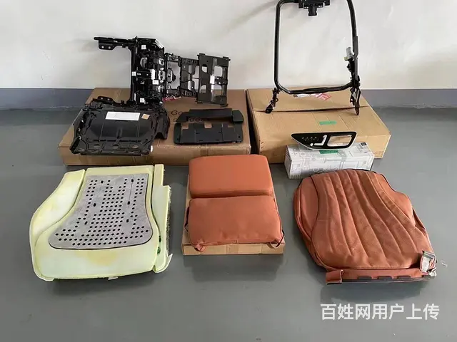 23款奔驰S400豪华型升级后排电动腿托系统 - 图片 1