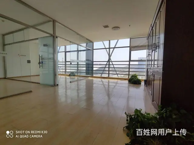 高铁站旁100平高层南向带玻璃隔断出租 - 图片 4