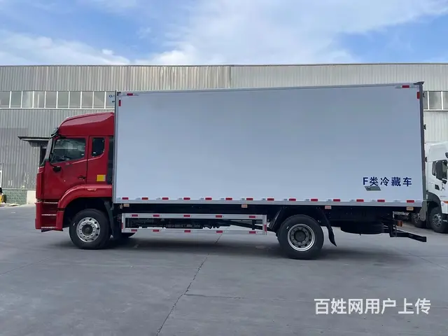 重汽豪沃6米8生鲜运输绿通版冷藏车可以拉多少吨白条猪 - 图片 5